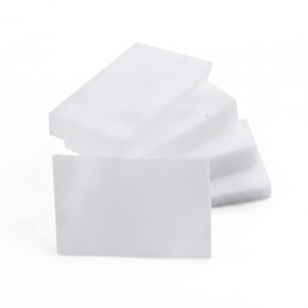 Paquete de wipes blancos sin pelusa fondo blanco